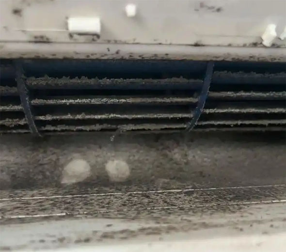 南浔空调吹的风有股烧焦味是怎么回事